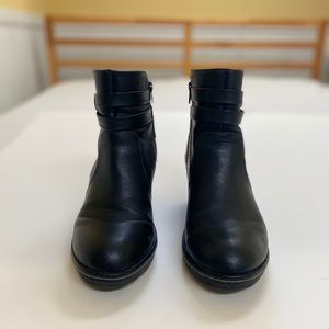 Size 10 Croft&Barrow wedge ankle booties